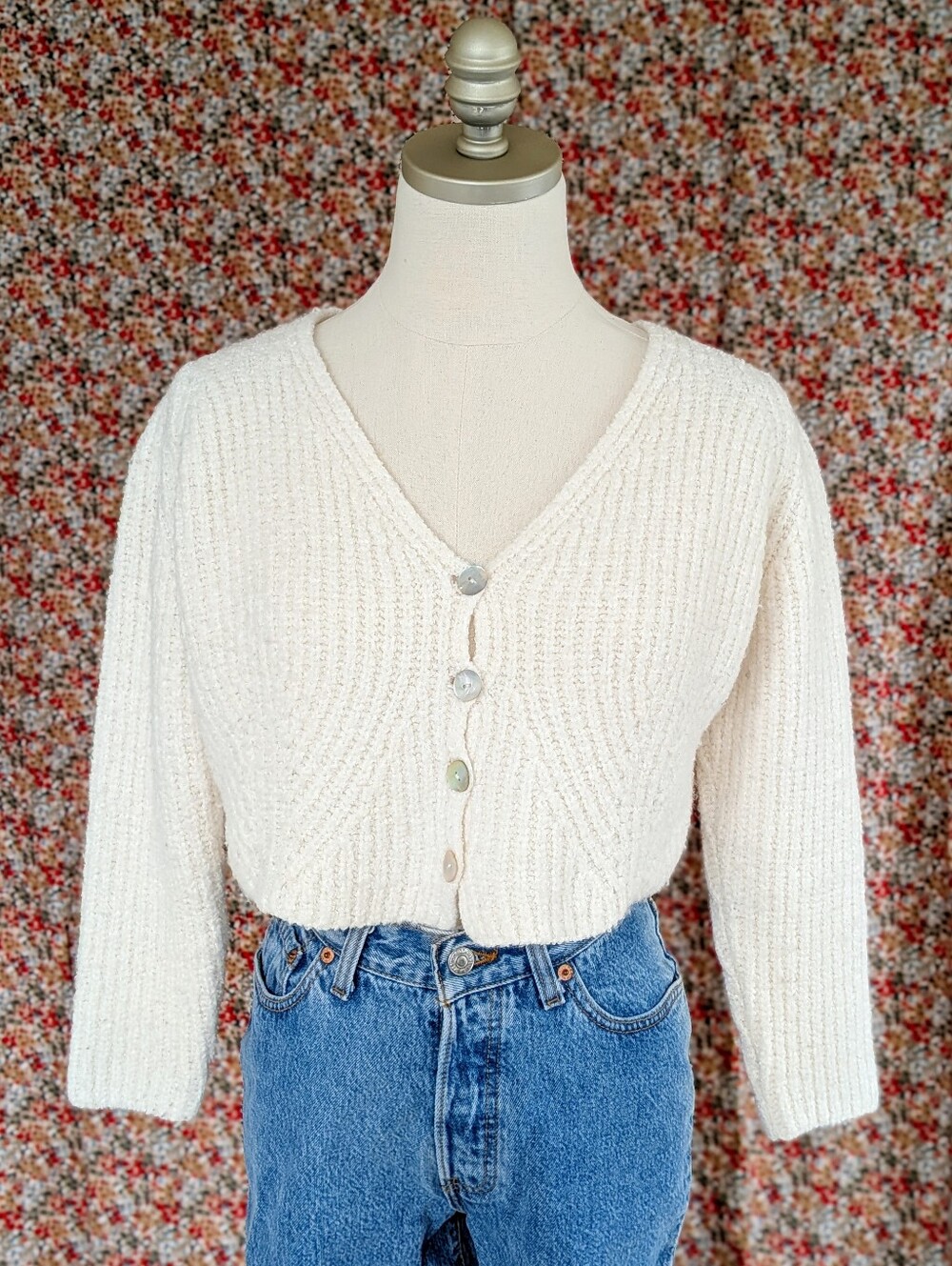 Vintage 1990s Cream Cropped Knit Tulip Hem Cardigan with Shell Buttons Size S